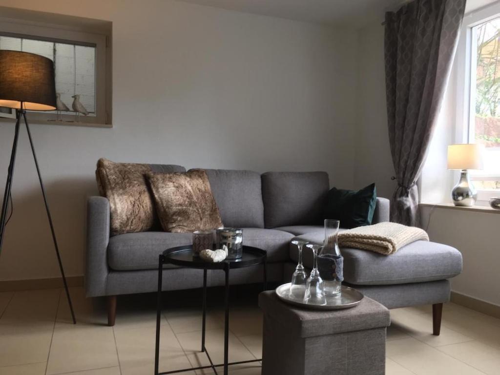 Schoene Ferienwohnung 2,5 Zimmer In Stadtnaehe Mit Eigenem Hofgarten バーリンゲン エクステリア 写真