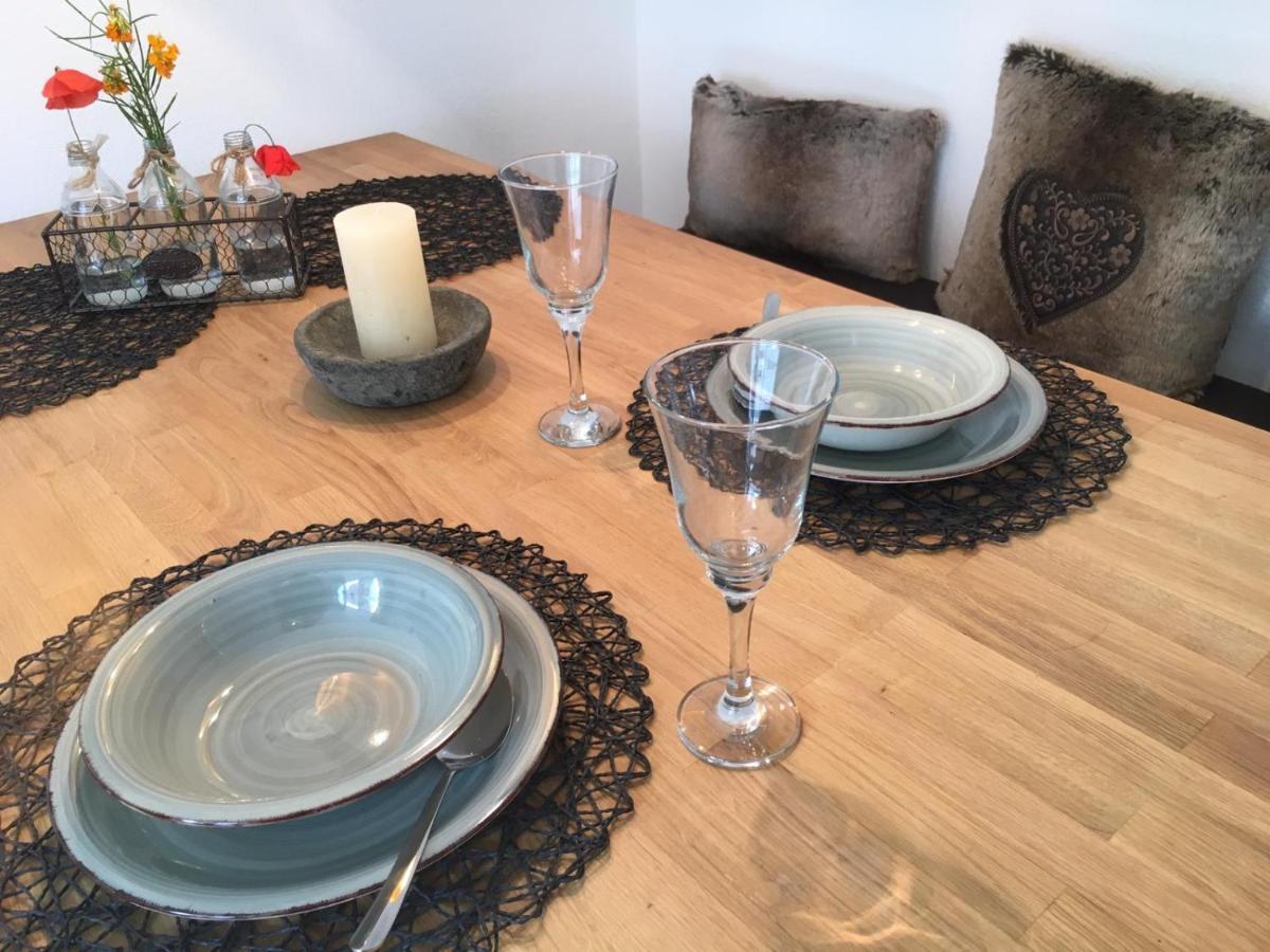 Schoene Ferienwohnung 2,5 Zimmer In Stadtnaehe Mit Eigenem Hofgarten バーリンゲン エクステリア 写真