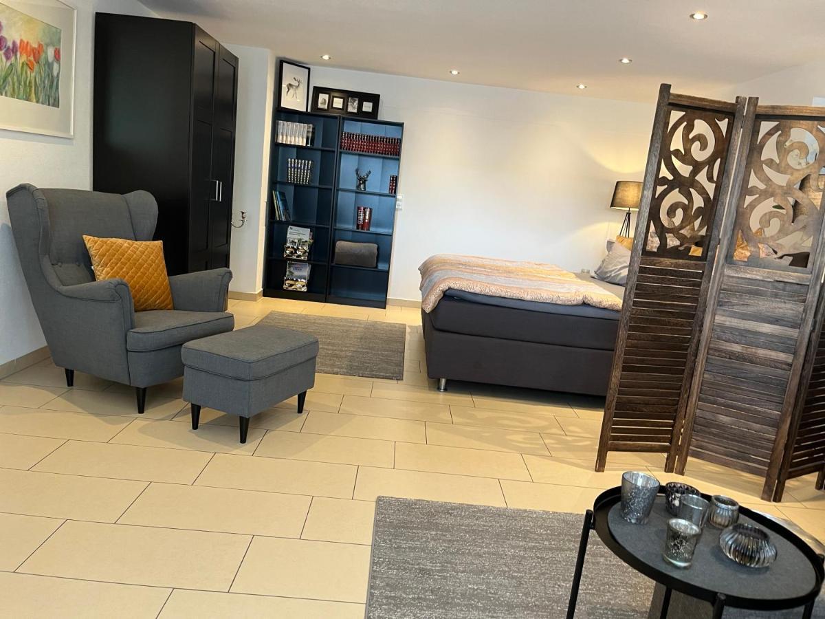 Schoene Ferienwohnung 2,5 Zimmer In Stadtnaehe Mit Eigenem Hofgarten バーリンゲン エクステリア 写真