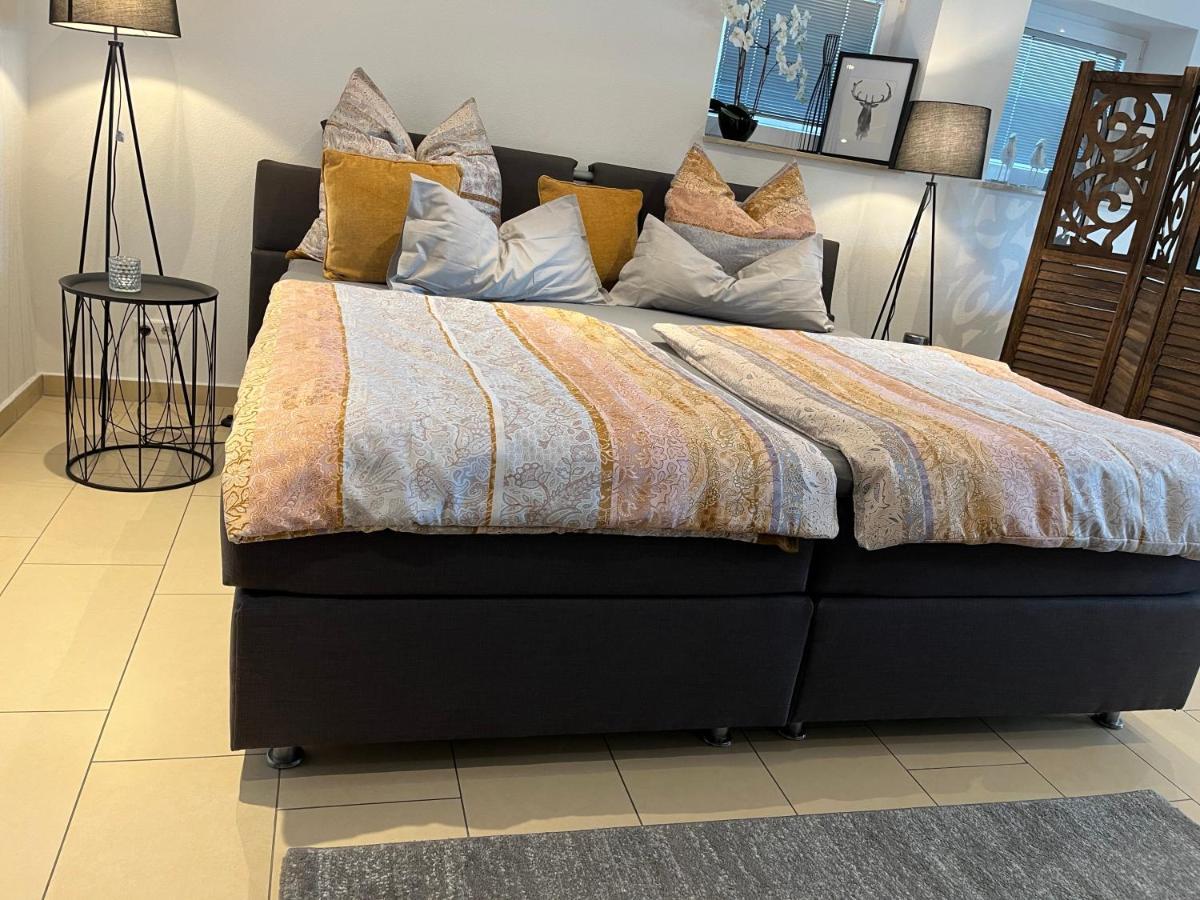 Schoene Ferienwohnung 2,5 Zimmer In Stadtnaehe Mit Eigenem Hofgarten バーリンゲン エクステリア 写真