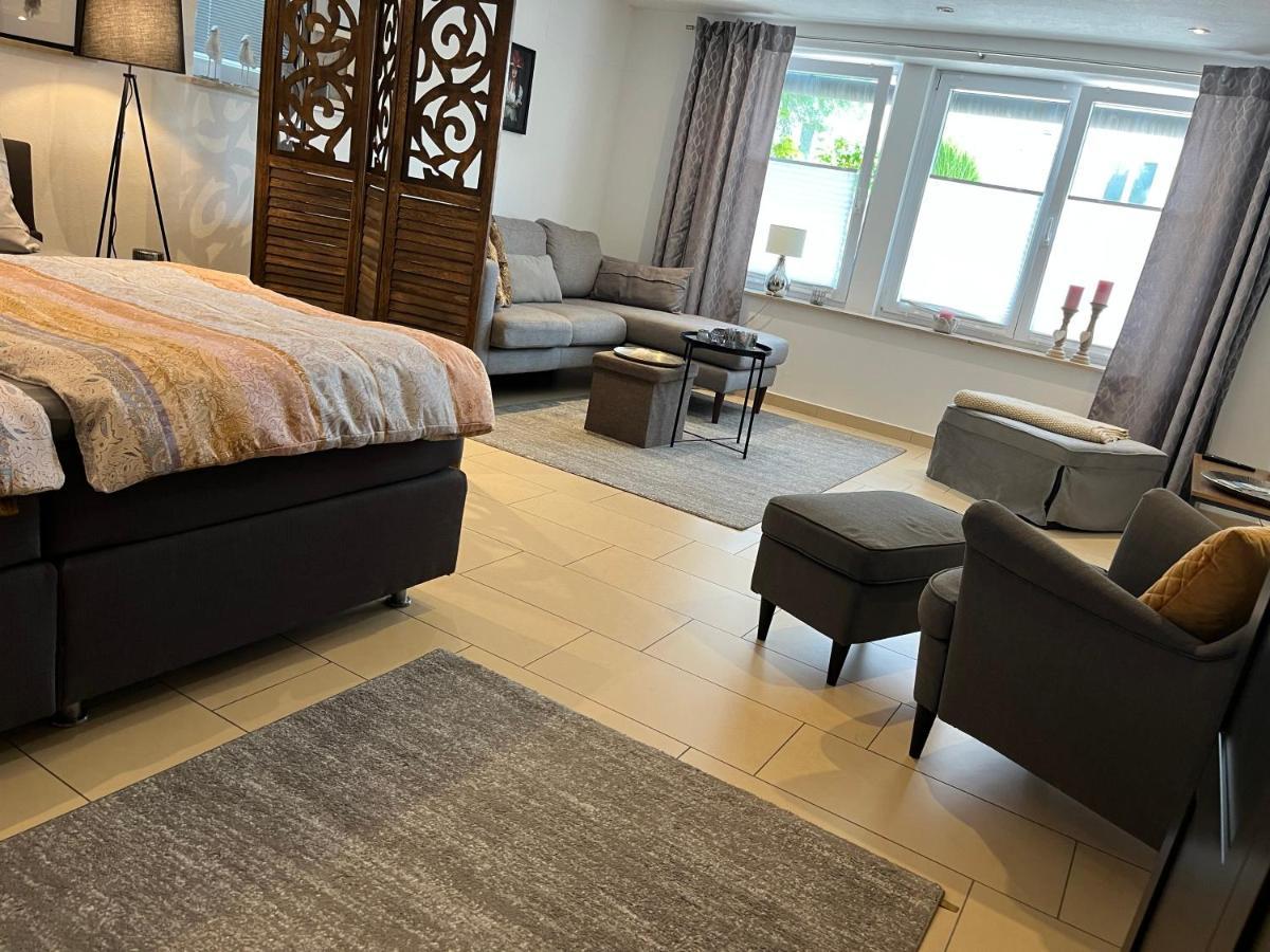 Schoene Ferienwohnung 2,5 Zimmer In Stadtnaehe Mit Eigenem Hofgarten バーリンゲン エクステリア 写真