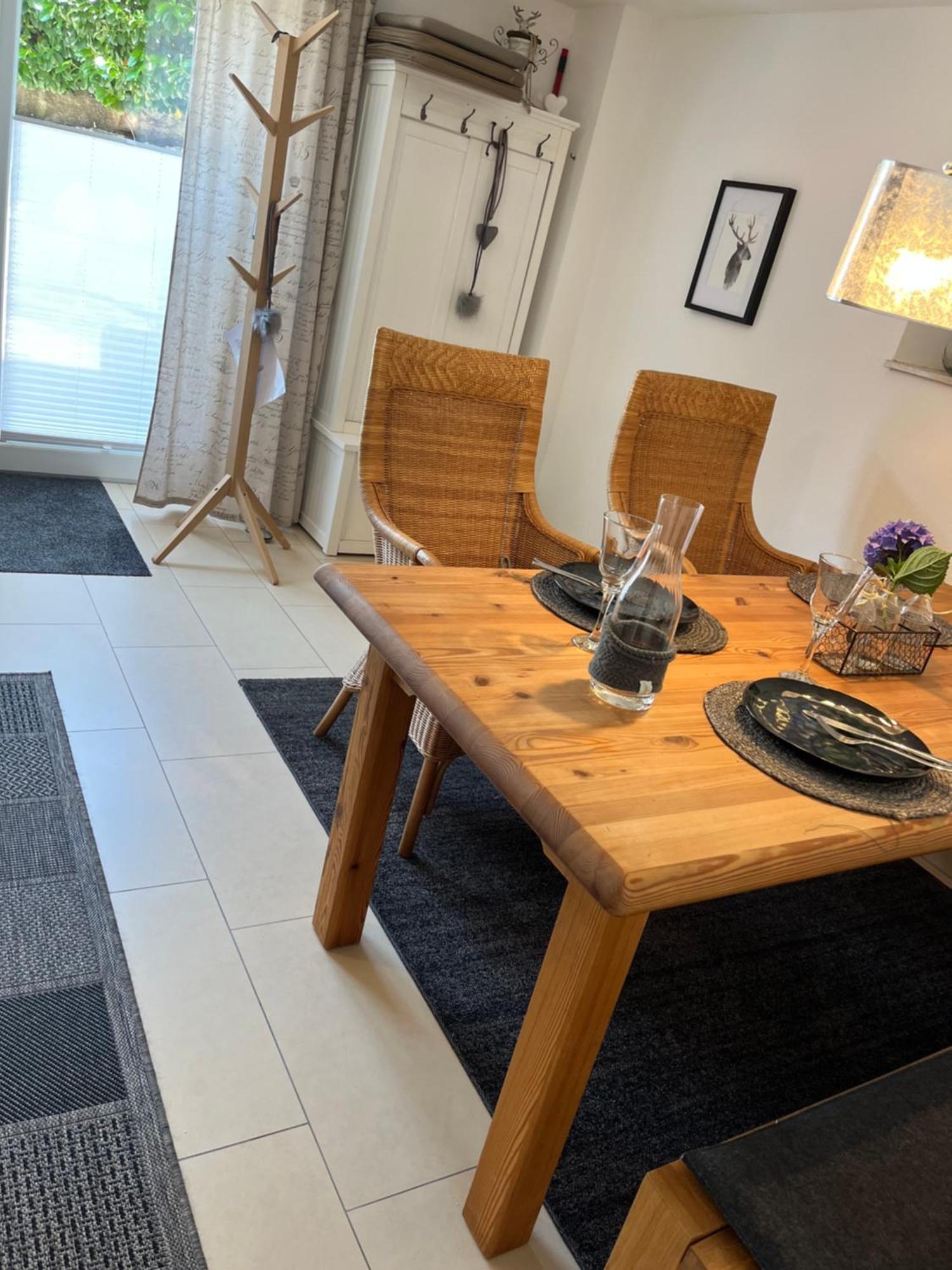 Schoene Ferienwohnung 2,5 Zimmer In Stadtnaehe Mit Eigenem Hofgarten バーリンゲン エクステリア 写真