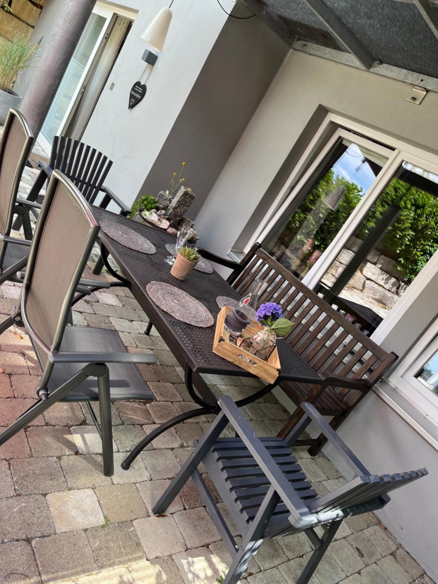 Schoene Ferienwohnung 2,5 Zimmer In Stadtnaehe Mit Eigenem Hofgarten バーリンゲン エクステリア 写真