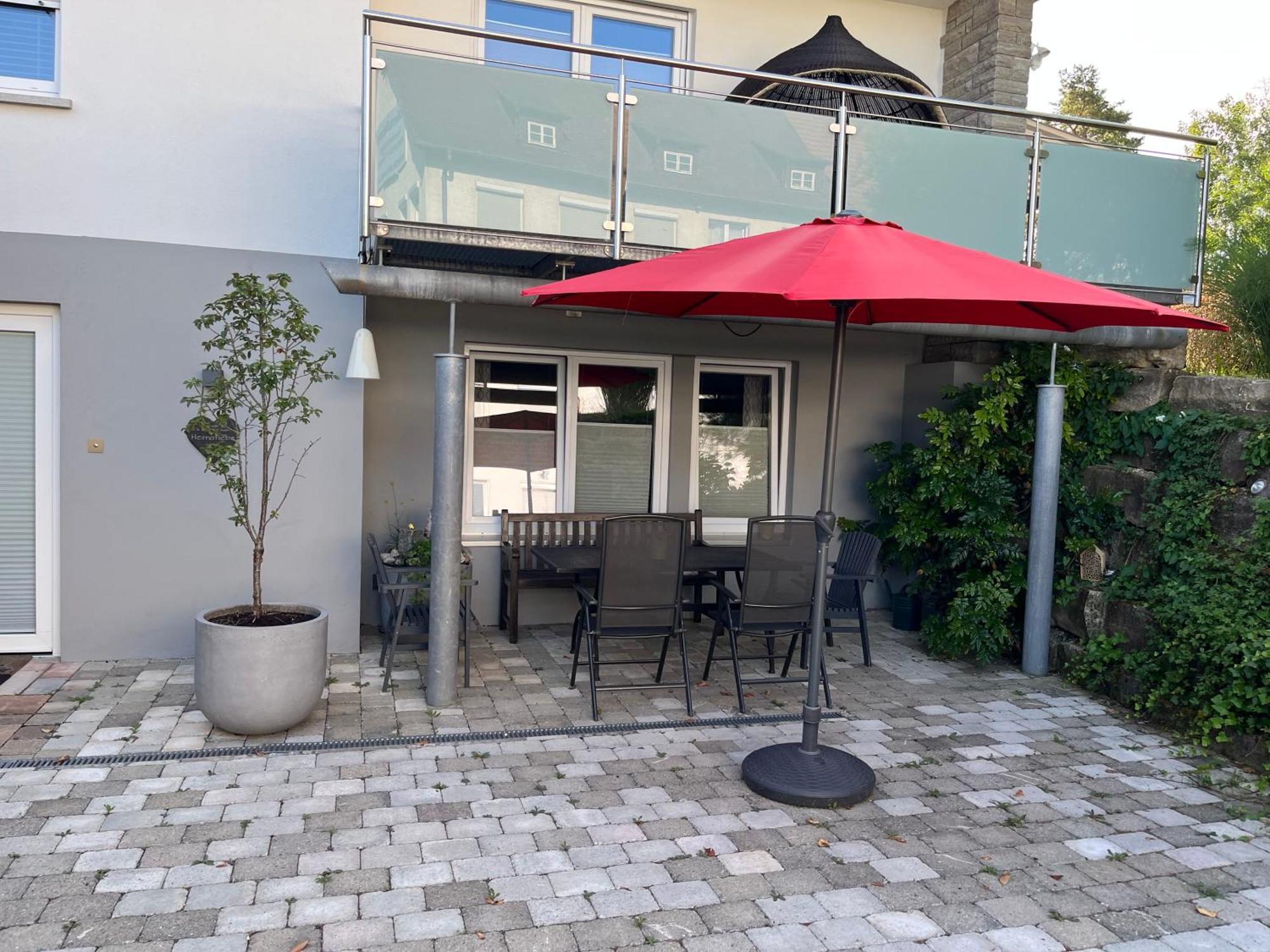 Schoene Ferienwohnung 2,5 Zimmer In Stadtnaehe Mit Eigenem Hofgarten バーリンゲン エクステリア 写真